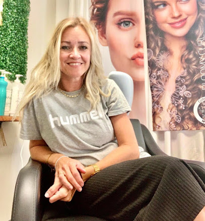 Frisør Charlene | Frisørsalon Stenløse