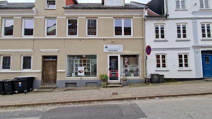 Frisør Mona – Oplev skønhed i Viborg!