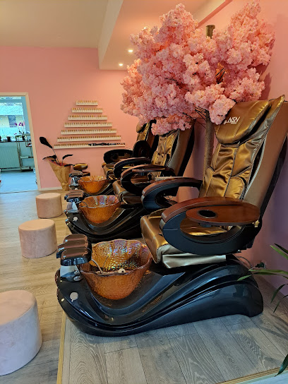 Thaomina Nail Salon – Få smukke negle i Værløse!