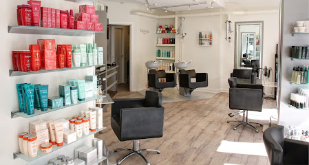 Uniq Hair Trend by Linda A Poulsen og Johannes Karl Hansen | Frisørsalon Næstved