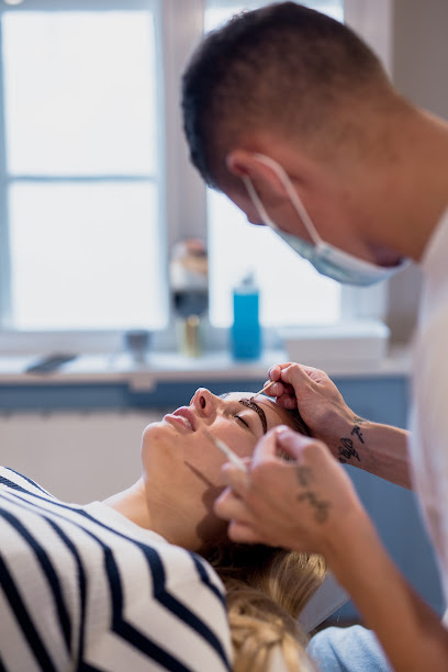 Kenny Anker Brow Studio – Få perfekte bryn!