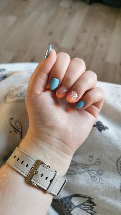 Diamond Nails by Ch – Smukke negle i Holstebro!